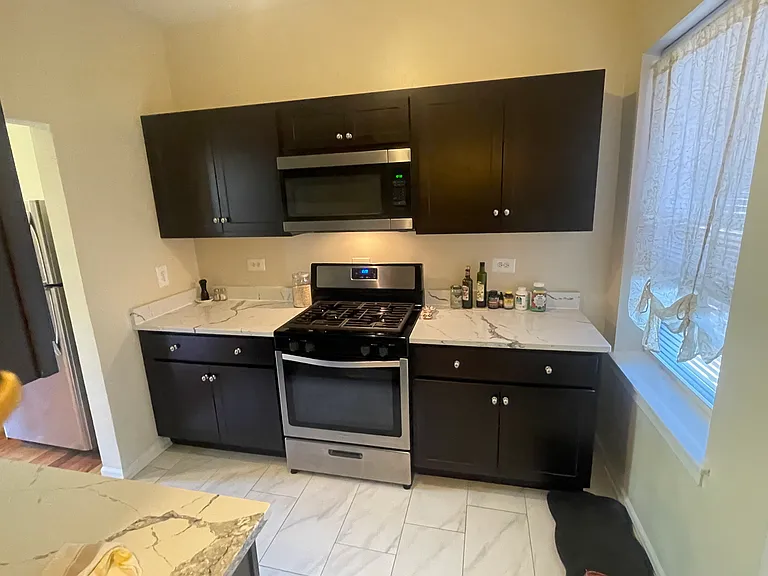 Shakespeare Apartments — Photo 16