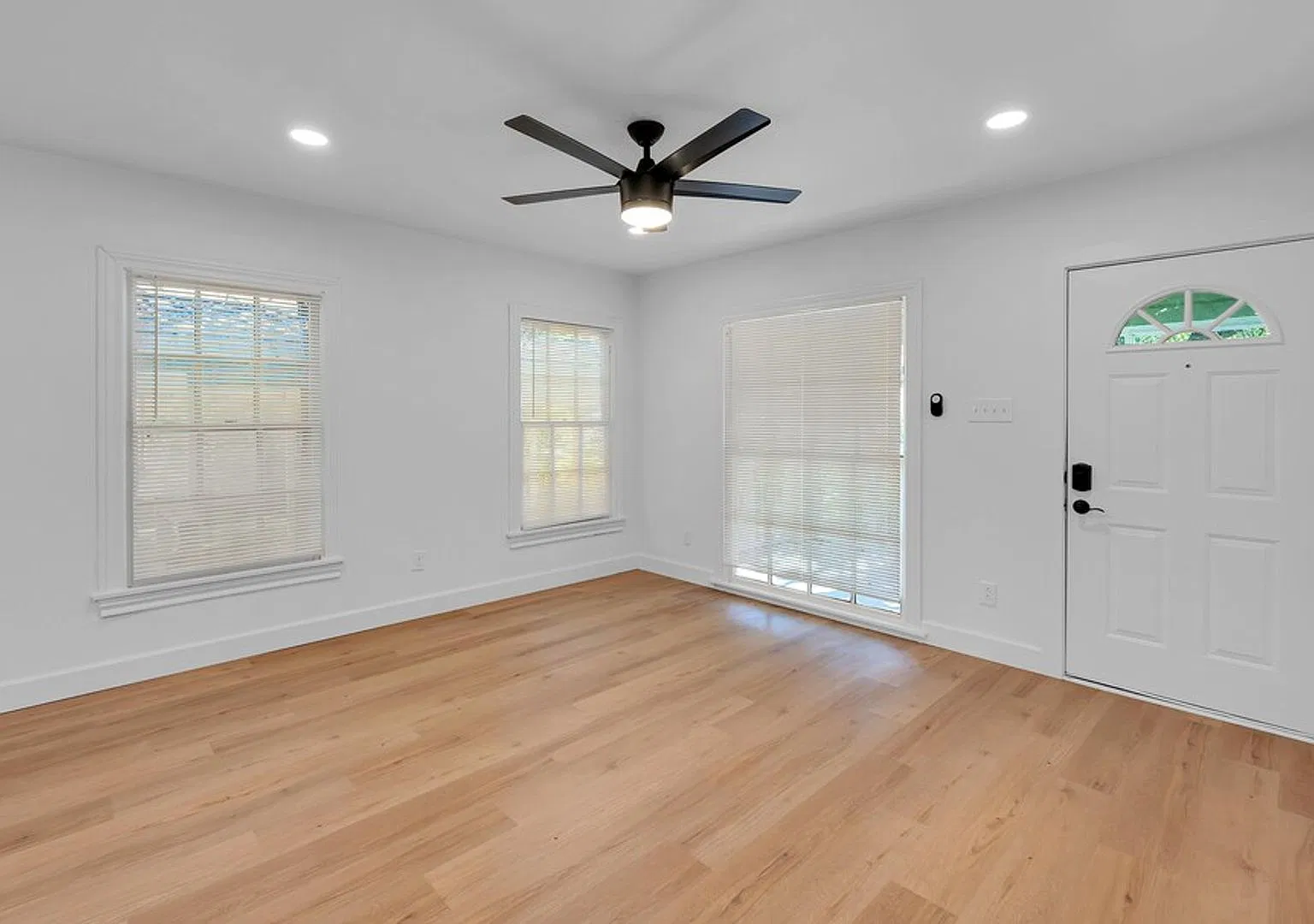 Newly Remodeled 3BD 2BA Home in North Waco — Photo 4