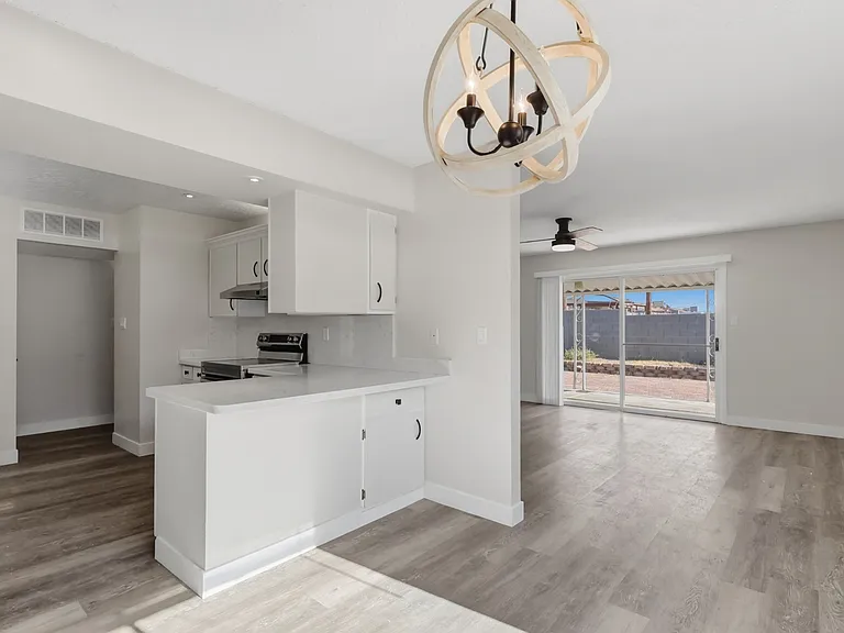 6452 Bristol Way — Photo 4