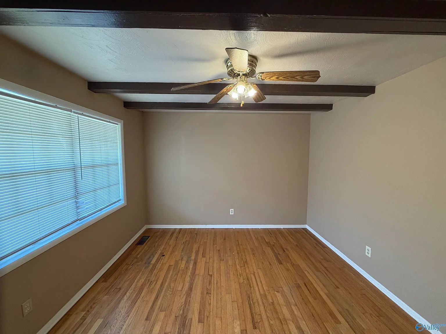 3 bed, 1.0 bath, 1130 sqft, $1,200 — Photo 3