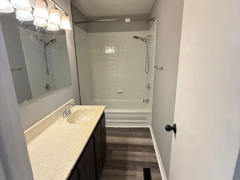 1453 S Fort Ave — Photo 13