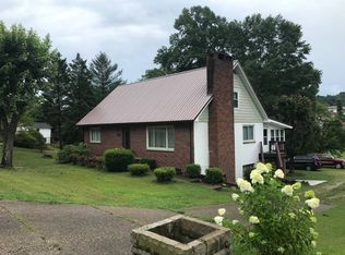12084 Coal River Rd, Saint Albans, WV 25177