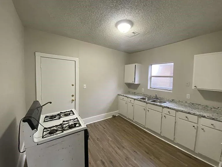 8213 E Erath St — Photo 6