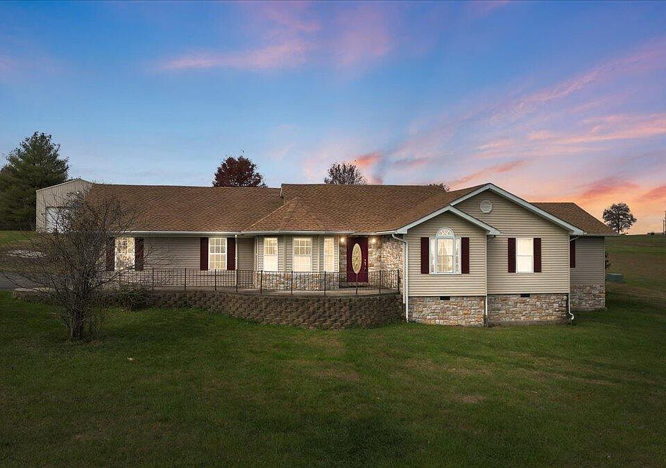 1st image of 126 Oak Grove Ln
