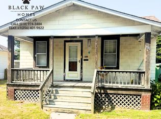 952 Whitelaw Ave, Wood River, IL 62095