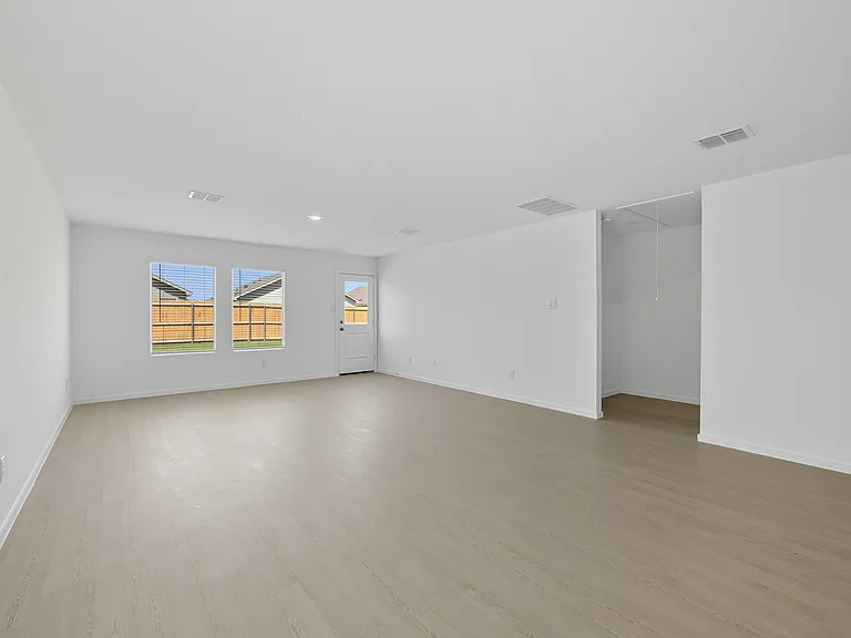 638 Montclaire Ave — Photo 7