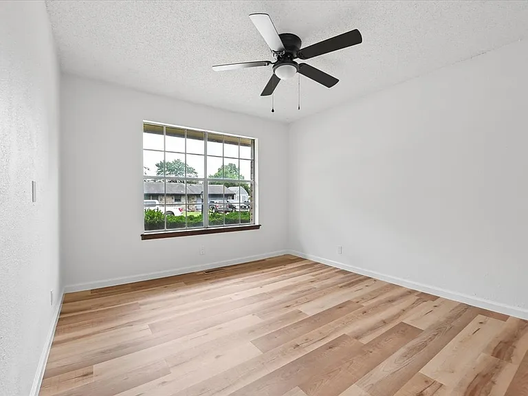 1012 W Madison St N — Photo 15