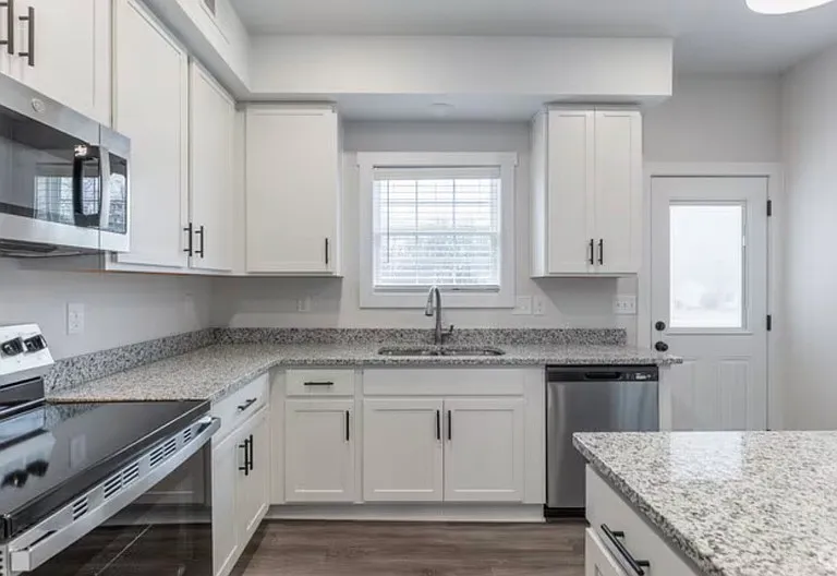 107 Aviator Cir #B — Photo 11