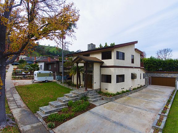 4th image of 3847 S Burnside Ave