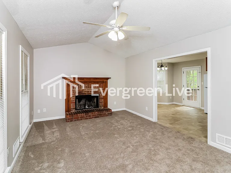 217 Robin Hood Dr — Photo 2