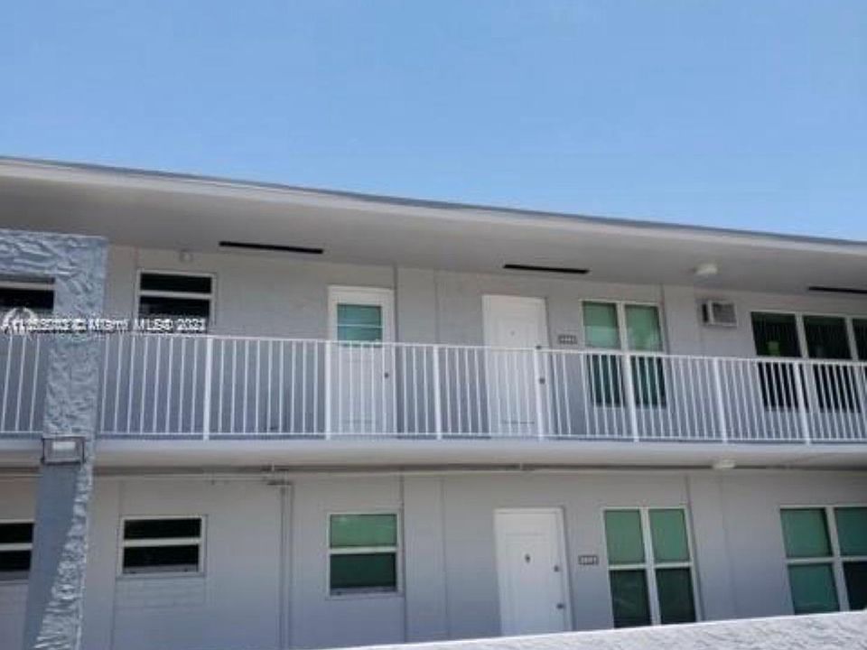 2nd image of 2225 NE 123rd St APT 112