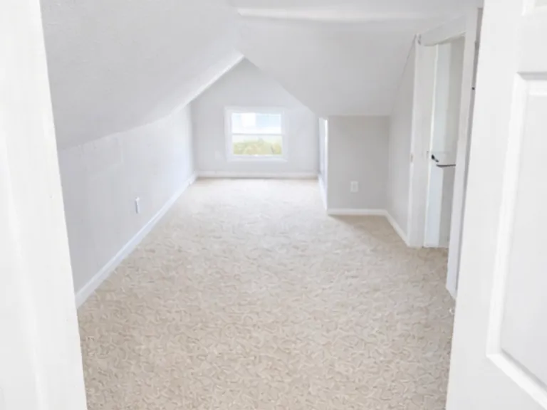 1135 N Bell St — Photo 13