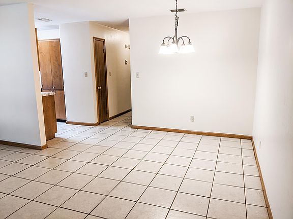 4th image of 1098 Rockbrook Ct