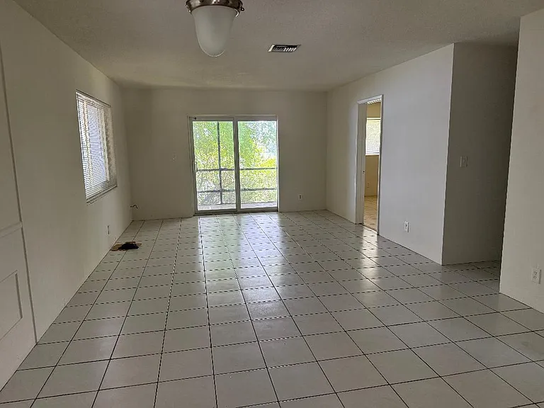 3941 Crystal Lake Dr #E — Photo 8