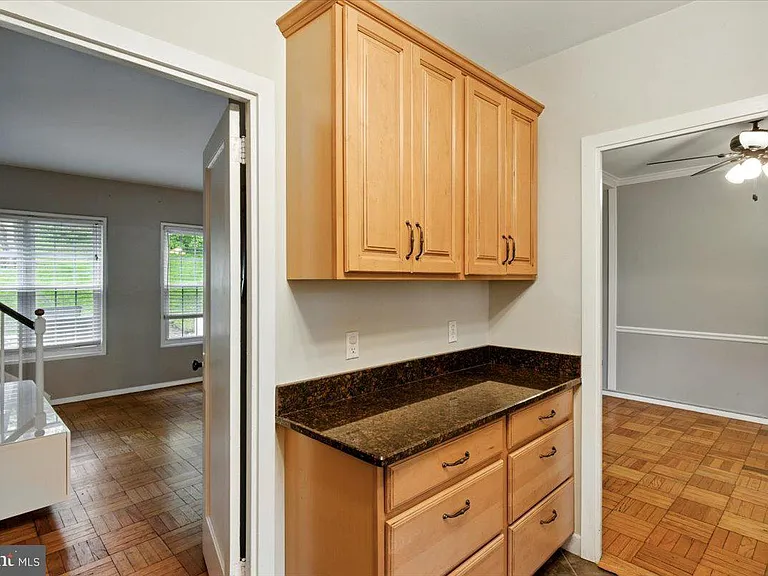1006 Valley Dr — Photo 7
