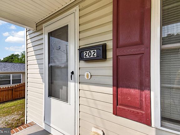 5th image of 202 Linwood Ave