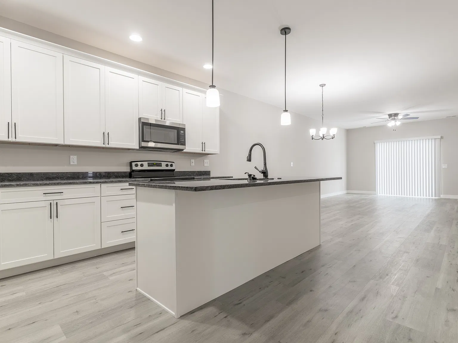 3 bed, 1619 sqft, $2,000 — Photo 3