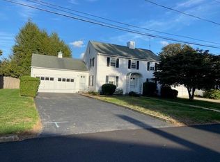 14 Drowne Pkwy, Rumford, RI 02916