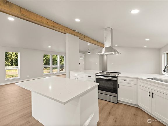 5th image of 14818 NE 2nd Avenue