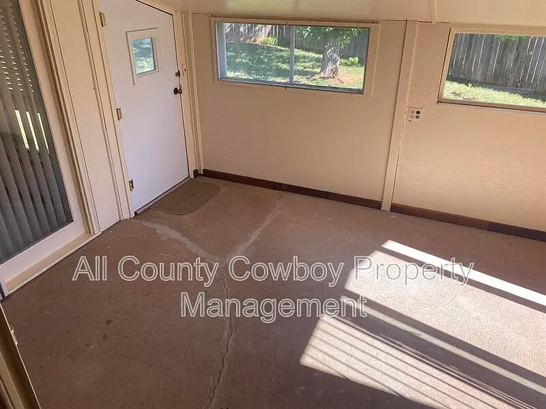 2132 Carrington Ct — Photo 7