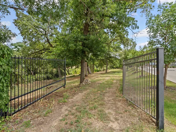 501 Nursery Ln, Fort Worth, TX 76114