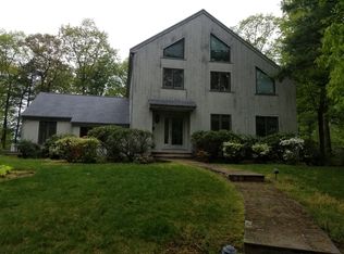 4 Crestview Ln, Milton, MA 02186