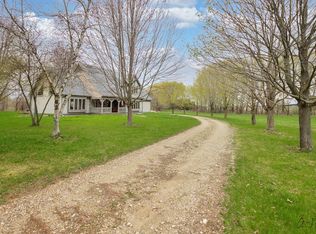 6909 Miller Rd, Hebron, IL 60034