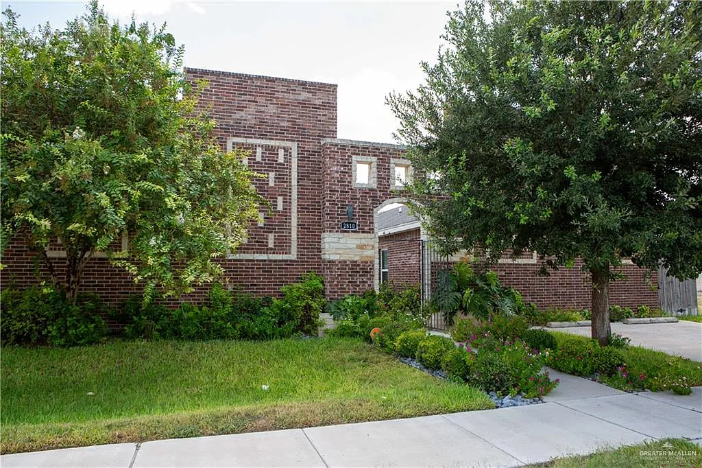 1 bed, 1.0 bath, 1104 sqft, $850 — Photo 2