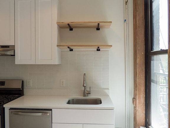 2nd image of 172 Hancock St #3