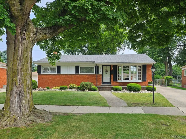 3700 N Longmeadow Rd, Trenton, MI 48183