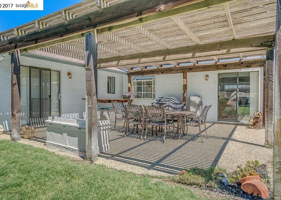 2nd image of 30 Courtland Ct