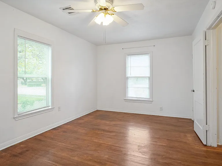 1826 N Bell Ave #1826 — Photo 2