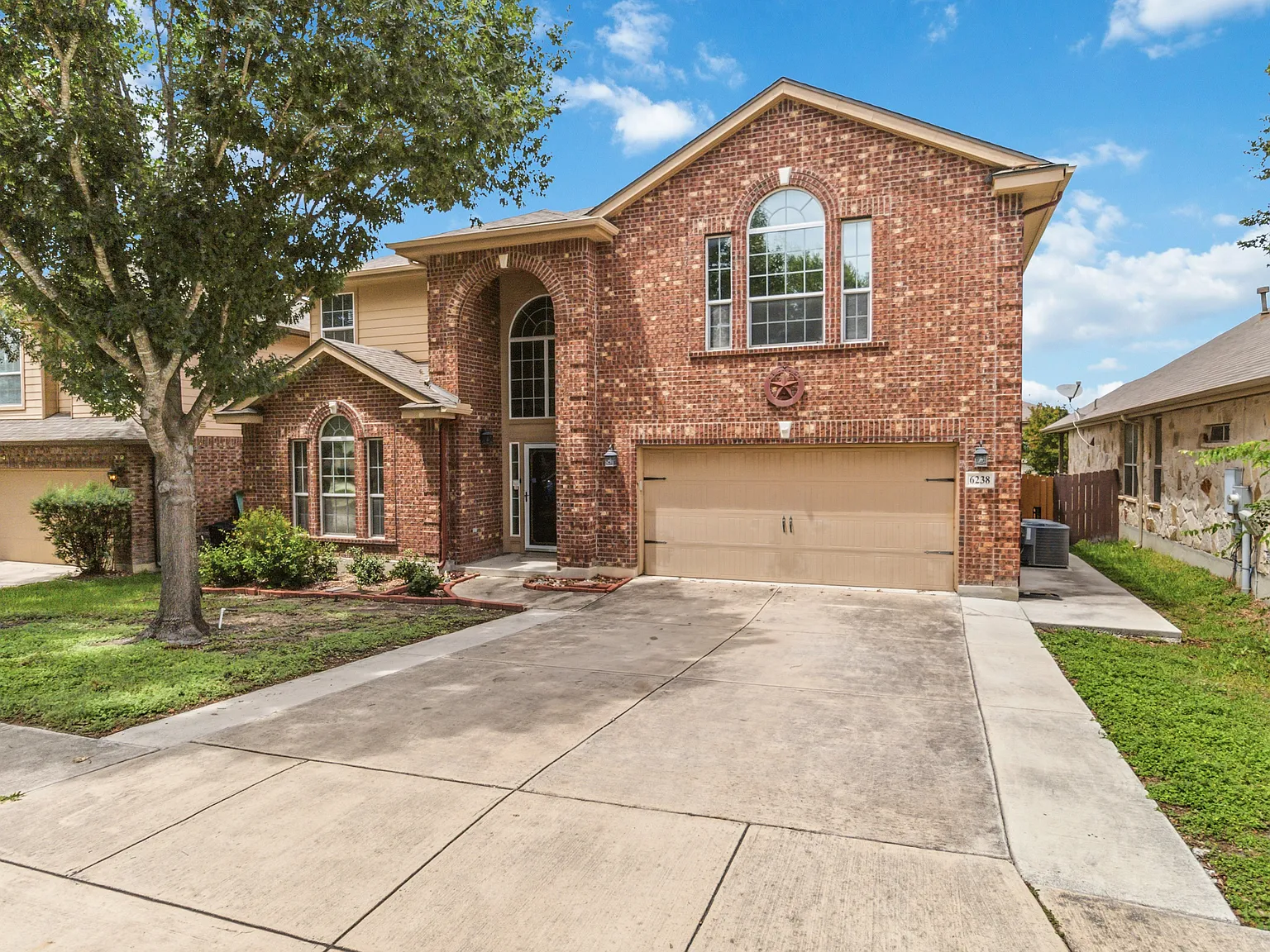 4 bed, 2.5 bath, 3224 sqft, $2,595 — Photo 3