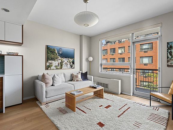4th image of 517 W 46th St APT 604