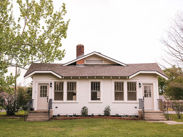 907 Iris St — Photo 2