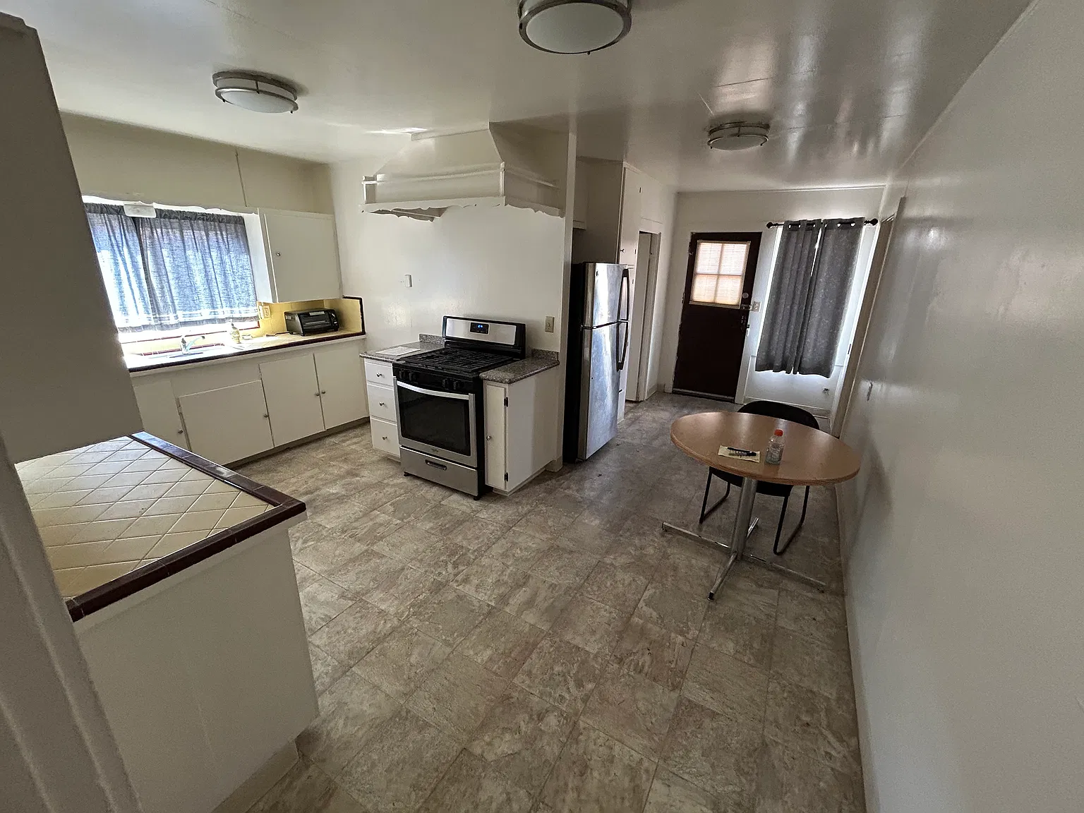2 bed, 990 sqft, $2,300 — Photo 4