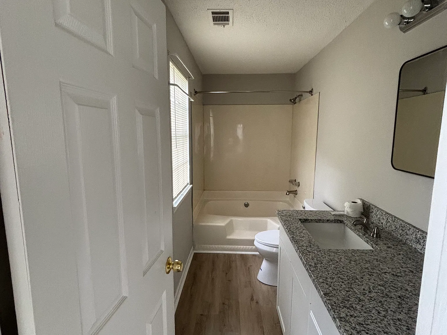 3 bed, 1359 sqft, $1,800 — Photo 4