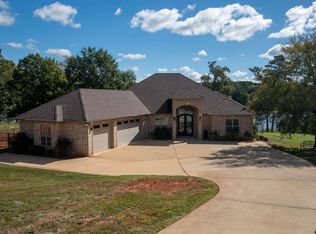 157 Springlake Dr, Gladewater, TX 75647