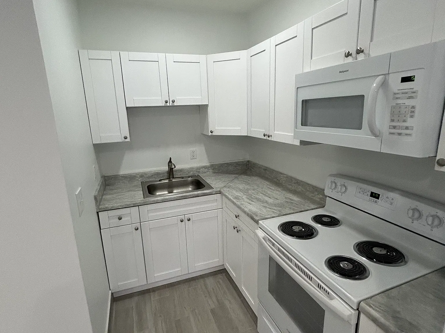 Studio, 550 sqft, $1,600 — Photo 4