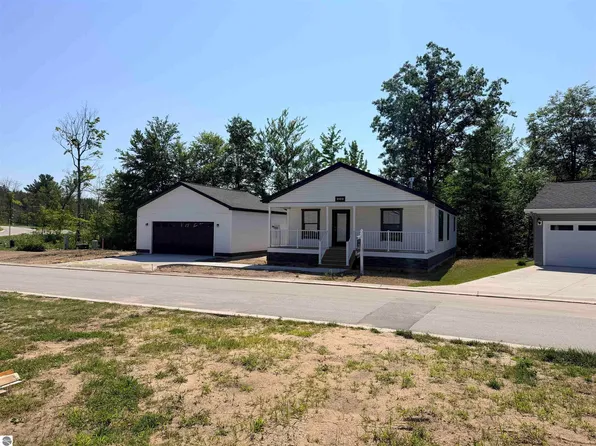 2103 Alta Vista Dr, Traverse City, MI 49686