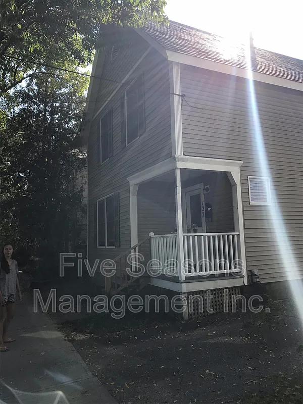 6 bed, 2.0 bath, 2200 sqft, $6,000 — Photo 4