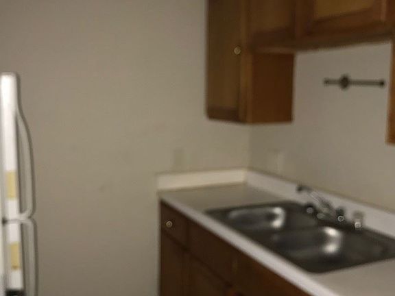 4th image of 612 Luxton St APT 104