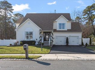 7 Springgate Ct, Tuckerton, NJ 08087