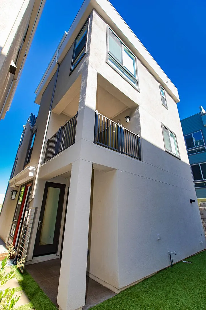 Highly Desired 4 Bedroom Floor Plan in Lighthouse Community — Photo 2
