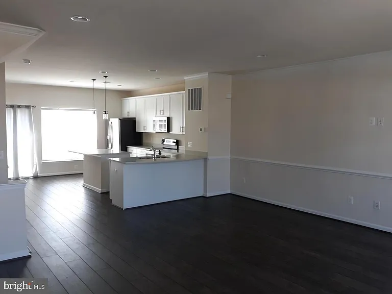 220 Apsley Ter — Photo 4