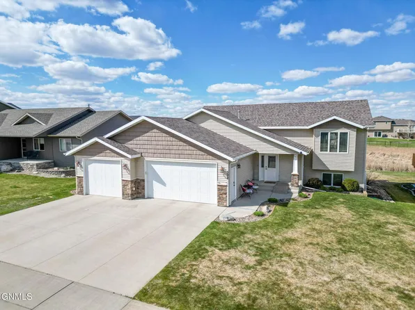 502 Granite Dr, Bismarck, ND 58503