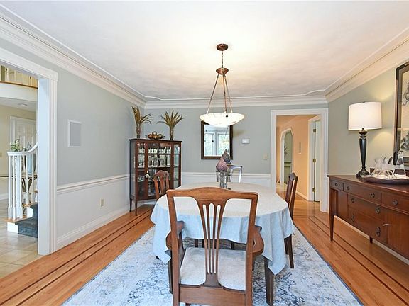 3rd image of 155 Woodbridge Dr