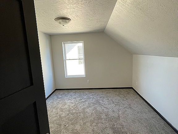 4th image of 2218 River Dr S