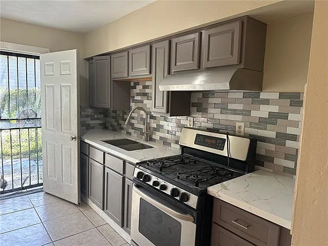 3620 Hollygrove St #B — Photo 4