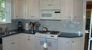 4th image of 3826 Berry Ave